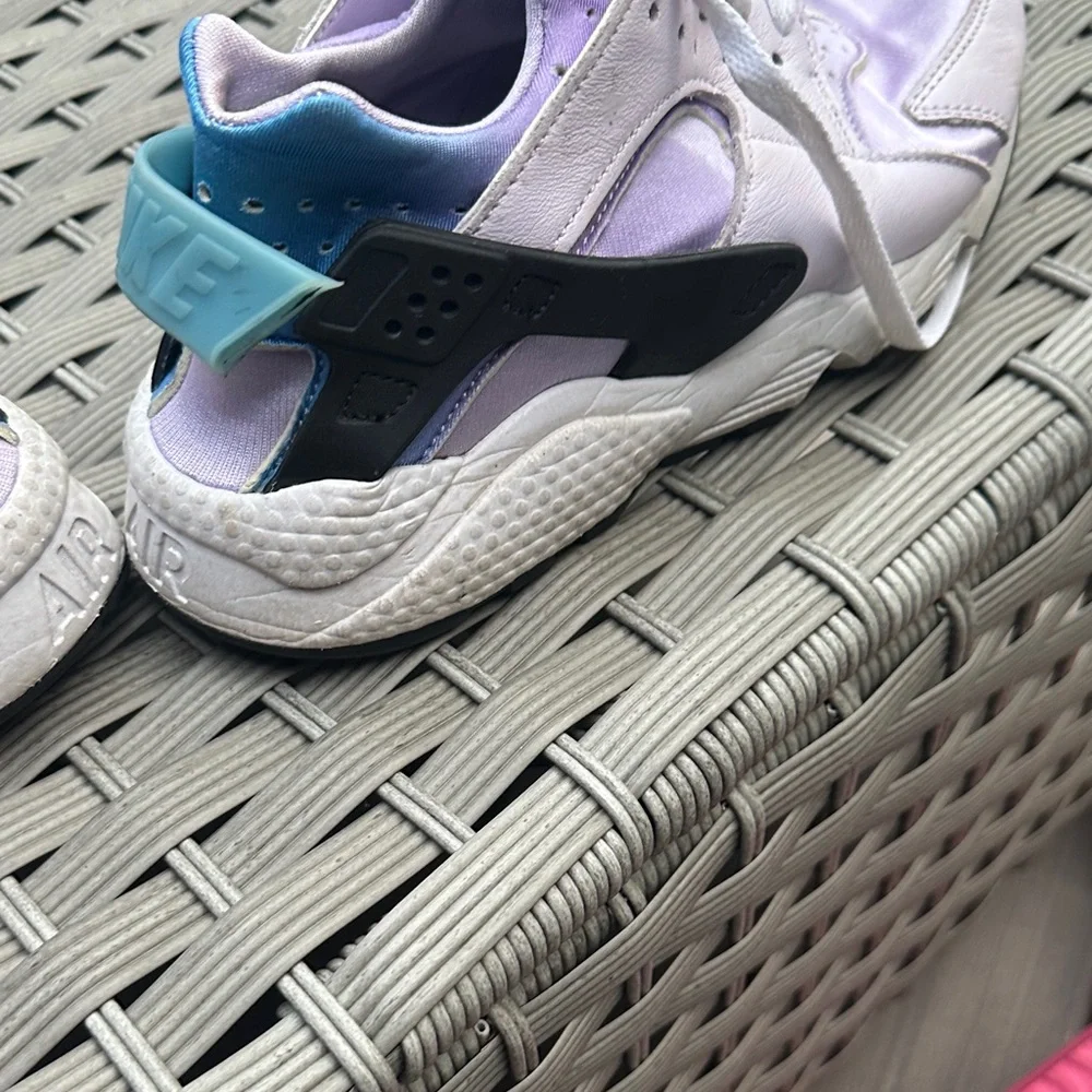Nike Women’s Huarache Sneakers in Light Lavender and White